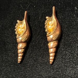 Vintage Taiwan Gold Tone Shell Pearl brooch set